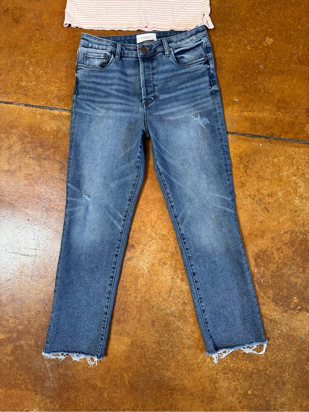 Evereve The Ever Straight high rise ankle size 29 raw hem med wash